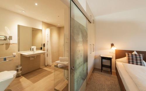 Kylpyhuone majoituspaikassa Gasthof Badl - Bed & Breakfast