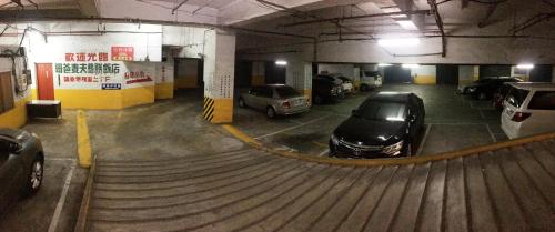a parking garage with cars parked in it at 文南哥爸妻夫飯店 in Tainan