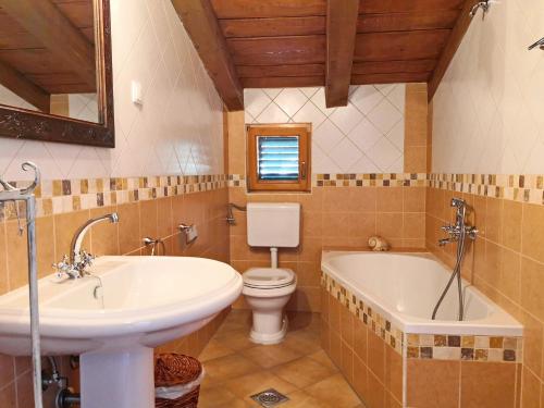 A bathroom at Villa Katarinini Dvori