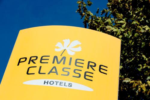 a sign for a temperature class hotel at Premiere Classe Dunkerque Saint Pol Sur Mer in Saint-Pol-sur-Mer