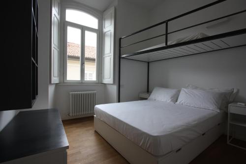 Palazzo della Torre Elegant Apartment in Como photo 2