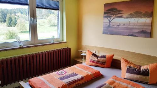 a room with two beds and a window at Monis gemütliche Ferienwohnungen in Suhl