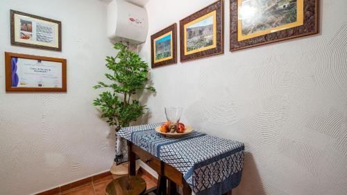 a table with a bowl of fruit on it at Casas rurales de Guayadeque in Ingenio
