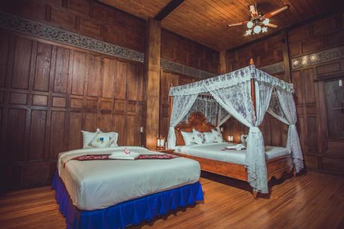 Postel nebo postele na pokoji v ubytování Sasitara Thai Villas