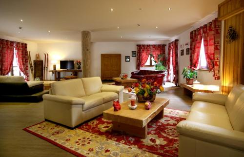 a living room with couches and a coffee table at Hotel Boton D'Or & Wellness in La Thuile