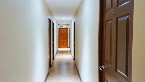 an empty hallway with two doors and a hallwayngth at RedDoorz near Talisay District Hospital in Candulawan