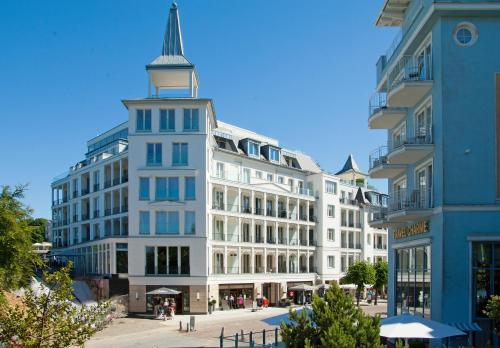 a large white building with a tower on top of it at WG Bernstein - Reetdachhaus - Ruhe und Seeblick in Ostseebad Sellin