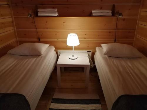 Łóżko lub łóżka w pokoju w obiekcie Hotel Uitonniemi