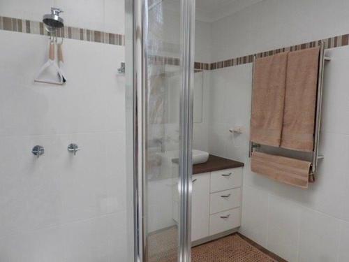 Un baño de Denham's Beachfront