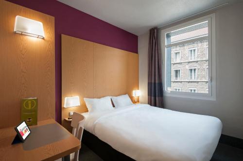 Postel nebo postele na pokoji v ubytování B&B HOTEL Lyon Ouest Tassin