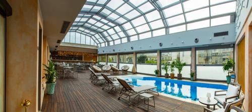 Boutique 19 Hotel — Pool view