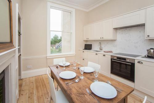 Ảnh trong thư viện ảnh của Garden Apartment - 11 Southcot Place ở Bath