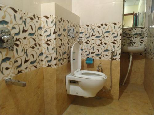 a bathroom with a toilet and a sink at TOURIST INN in Jaipur