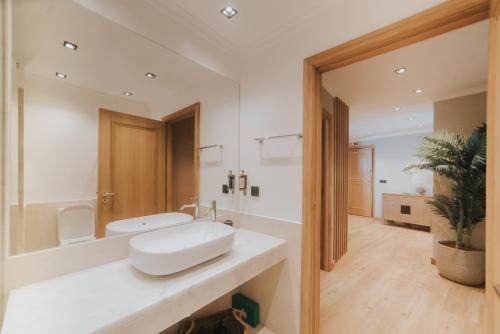 Ένα μπάνιο στο Cliff by Madeira Best Apartments