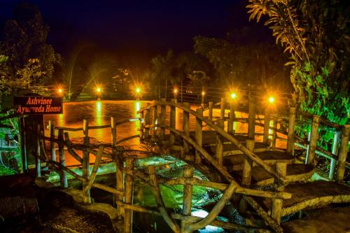 Zahrada ubytování Rainforest Lodge, Deniyaya singheraja