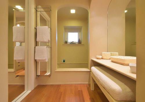 Ett badrum på Villa Mares - sea view, free garage