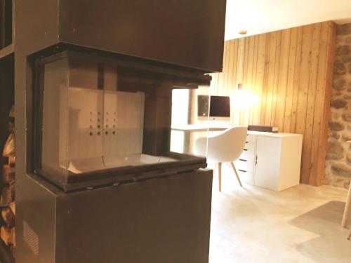 a kitchen with a black stove with a microwave at Hotel EN in El Pont de Suert