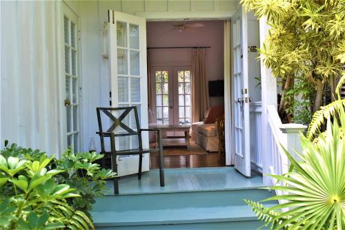 Κήπος έξω από το Simonton Court Historic Inn & Cottages