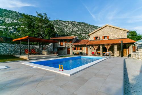 Swimmingpoolen hos eller tæt på Villa Castra