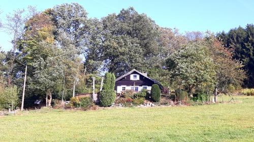 a house in the middle of a field at Le chalet de Roanne-Coo in Stoumont