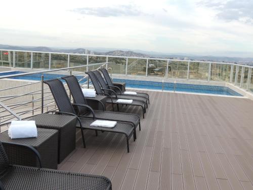 A piscina localizada em Allia Gran Pampulha Suites ou nos arredores