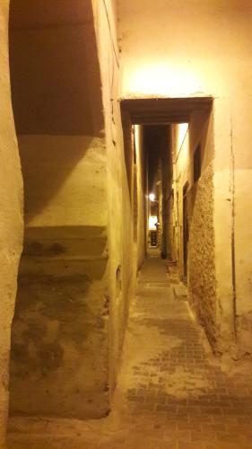 an alley in an old building at night at Dar Pa Labzioui in Meknès