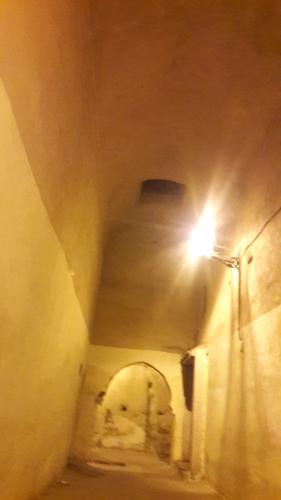 a light on the side of a building with a ceiling at Dar Pa Labzioui in Meknès