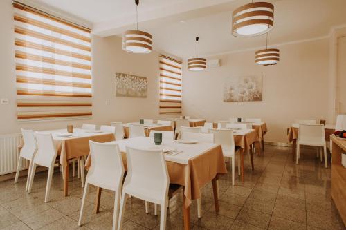 A restaurant or other place to eat at Villa Martini - apartments & rooms