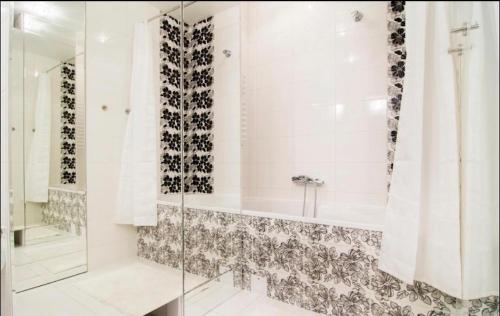 a bathroom with a shower and a glass shower backdoor at Apartament Platinum 1 in Ustroń