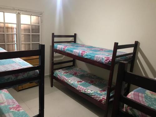 En eller flere senge i et værelse på Casa Frente MAR PISCINA