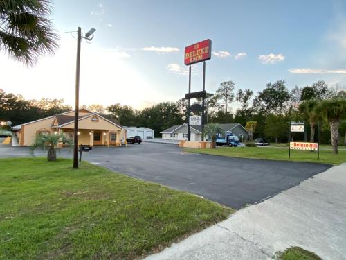 a gas station with a sign in the middle of a driveway at Deluxe Inn Hardeeville in Hardeeville