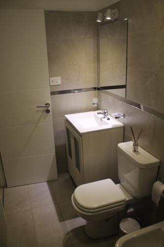 Ένα μπάνιο στο Dpto Downtown Nueva Córdoba, la mejor ubicación!! Sin Gastos adicionales - Cochera opcional