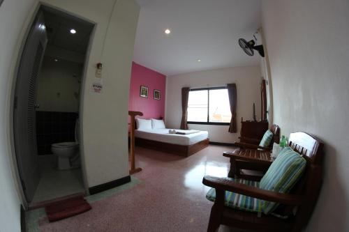 Ένα ή περισσότερα κρεβάτια σε δωμάτιο στο Myplace@Surat Hotel