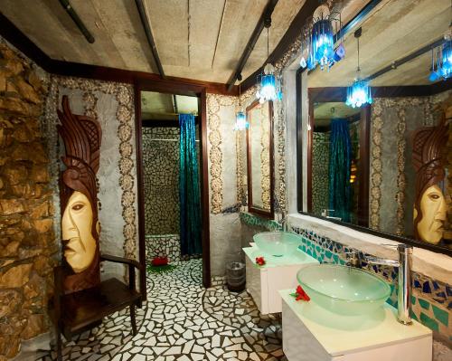 Ett badrum på ABEZZA Resort And Spa - formerly Belize Boutique Resort & Adventure Spa