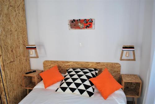 Кровать или кровати в номере Lilliput Studio Corfu Old Town