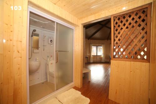 Ванная комната в Gayang Friendly Water House Homestay