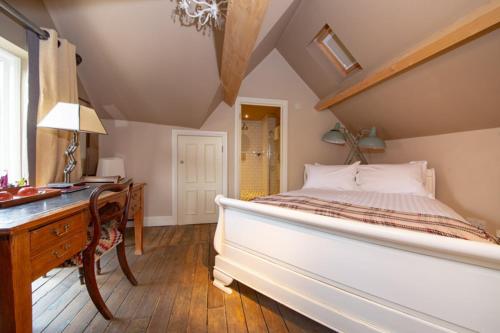 a bedroom with a bed and a dresser at d'Parys in Bedford