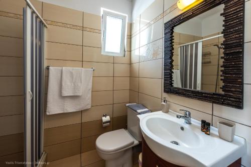 A bathroom at Orama