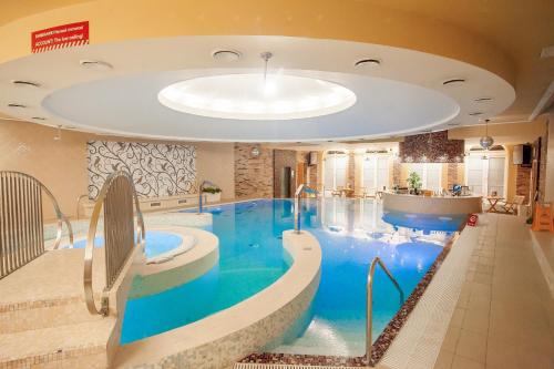Πισίνα στο ή κοντά στο Kaiserhof Hotel