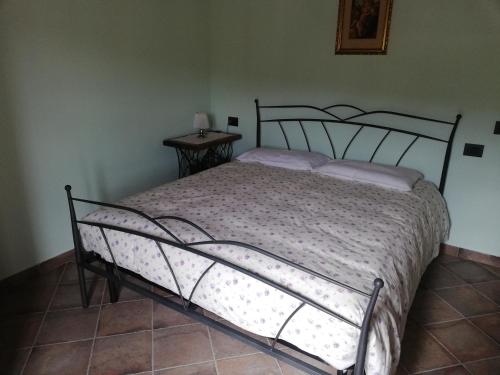 a bedroom with a bed and a side table at LA MONTADARIA in Zavattarello