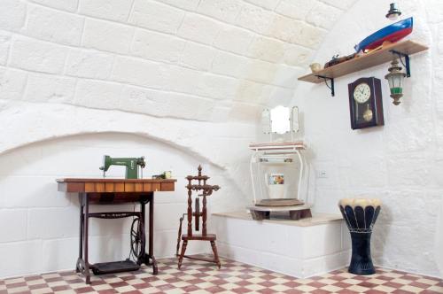 a room with a table and a sewing machine at Mamma Maria 2010 in Monopoli