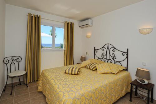 Ένα ή περισσότερα κρεβάτια σε δωμάτιο στο Résidence de Tourisme Mare e Macchia