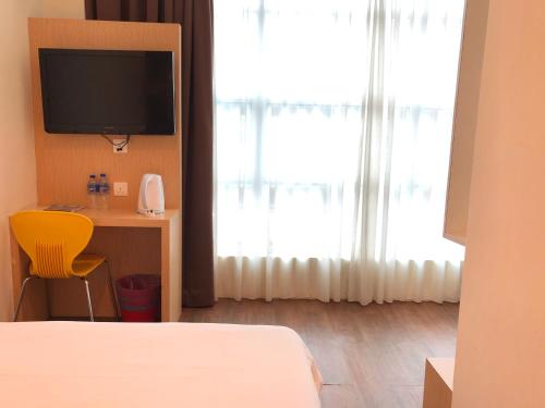 TV a/nebo společenská místnost v ubytování Tras Mutiara Hotel Bentong