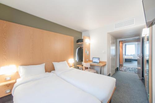Katil atau katil-katil dalam bilik di B&B HOTEL Aubenas
