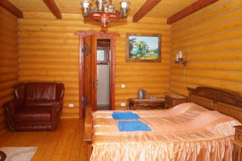 a bedroom with a bed in a log cabin at Норіс in Migovo