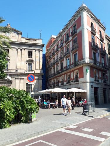 Beautiful Apartment on Las Ramblas with Port views