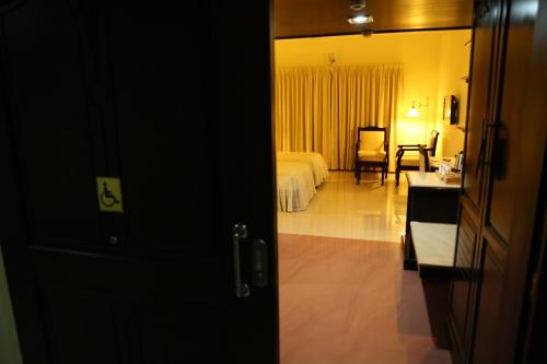 a view of a bedroom with a bed and a table at Hotel Airlink Castle in Nedumbassery