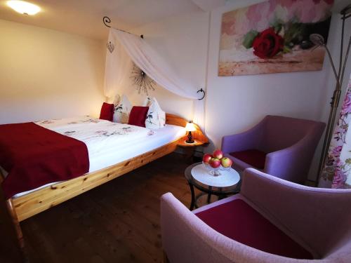 Posteľ alebo postele v izbe v ubytovaní Hildfelder Stübchen