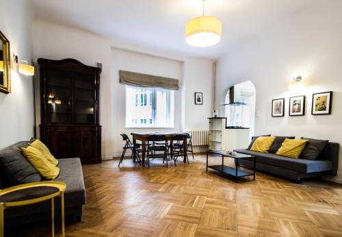 Kopernika Śródmieście Apartment by BookingHost