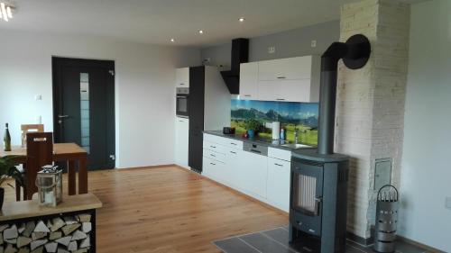 a kitchen with a stove in the middle of a room at Ferienwohnung Alpenpanorama in Hopferau